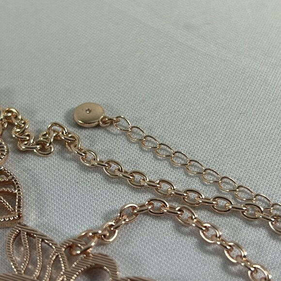 1946 Gold Tone Open Work Flower Necklace Bib Style Floral Statement - Picture 9 of 11